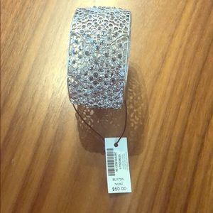 Vintage looking stretch bracelet